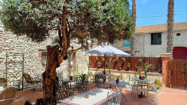فندق El Castell Embruixat Saint-Hippolyte  المظهر الخارجي الصورة